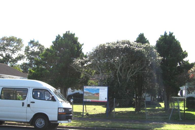 Photo of property in 28 Harbour View Road, Te Atatu Peninsula, Auckland, 0610