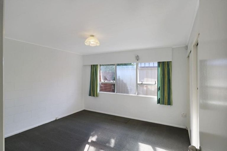 Photo of property in 50b Whites Line West, Woburn, Lower Hutt, 5010