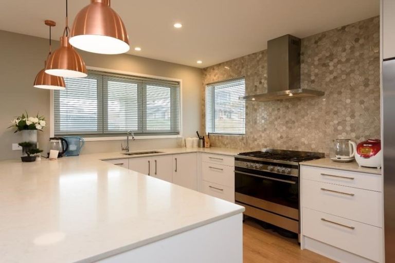 Photo of property in 2 Grace Cove, Aotea, Porirua, 5024