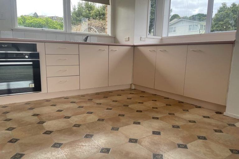 Photo of property in 1/13 Sovereign Place, Glenfield, Auckland, 0629