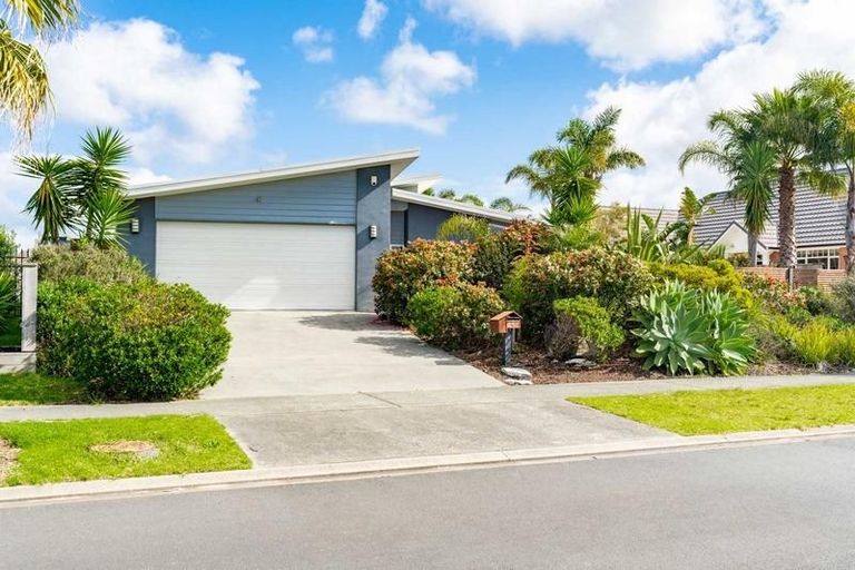 Photo of property in 4 O'farrell Drive, One Tree Point, 0118