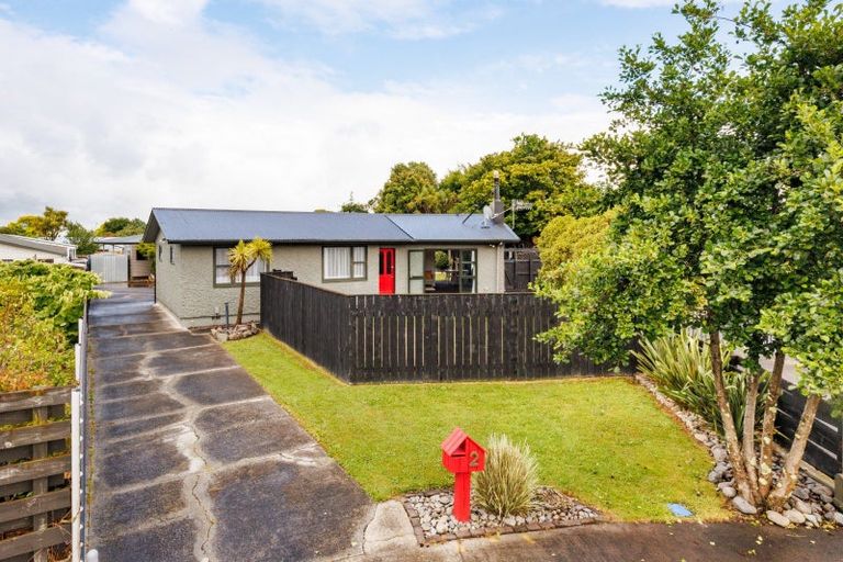 Photo of property in 2 Pukatea Place, Milson, Palmerston North, 4414