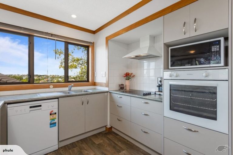 Photo of property in 1/126 Carlisle Road, Browns Bay, Auckland, 0632