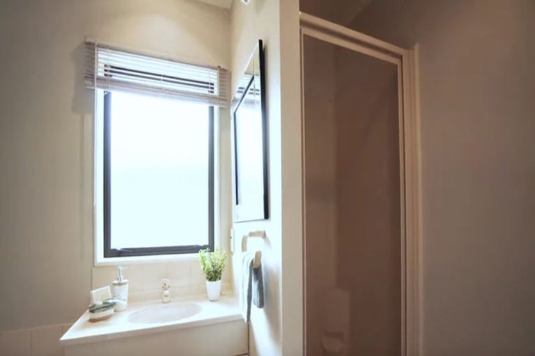 Photo of property in 143 Summerhill Drive, Fitzherbert, Palmerston North, 4410