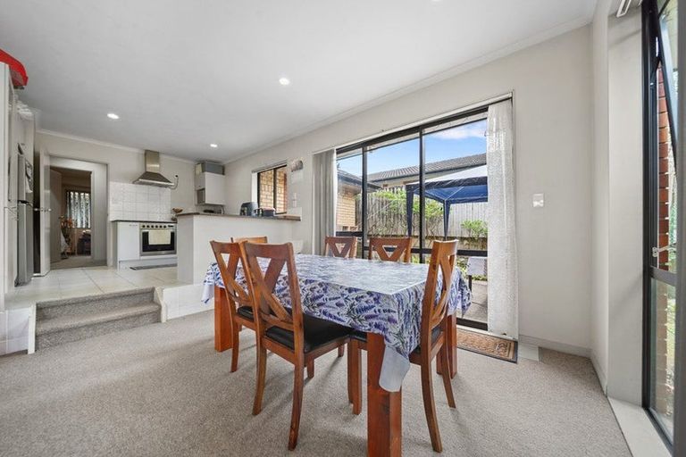 Photo of property in 25 Peninsula Road, Mangere, Auckland, 2022