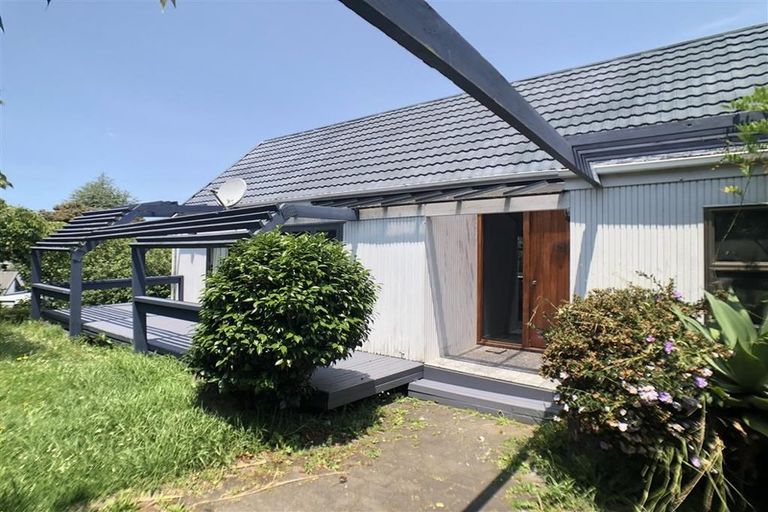 Photo of property in 7 Portsea Place, Chatswood, Auckland, 0626