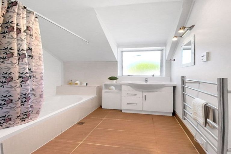 Photo of property in 7 Hollydale Grove, Churton Park, Wellington, 6037