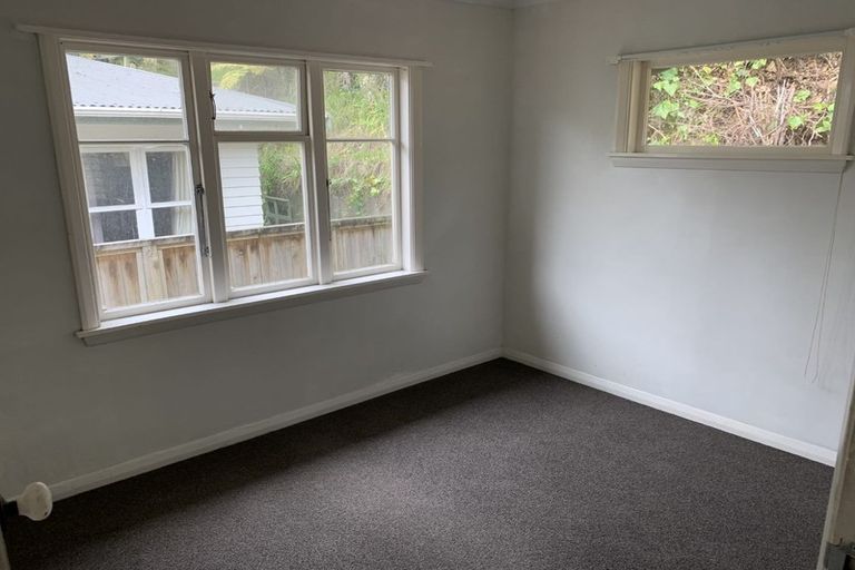 Photo of property in 28 Kopara Grove, Stokes Valley, Lower Hutt, 5019