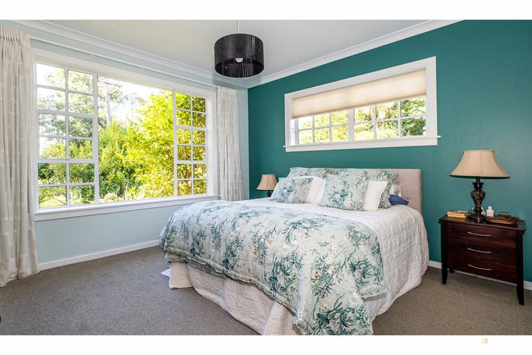 Photo of property in 72 Timaru Road, Waimate, 7924