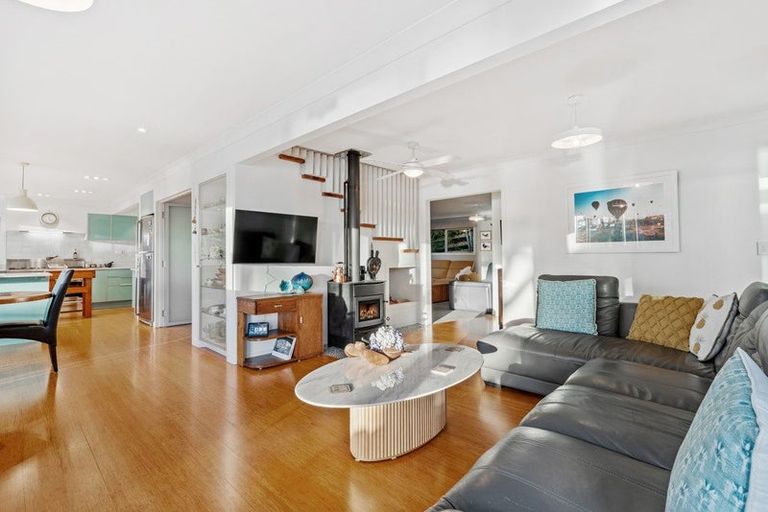 Photo of property in 24 Poplar Road, Stanmore Bay, Whangaparaoa, 0932