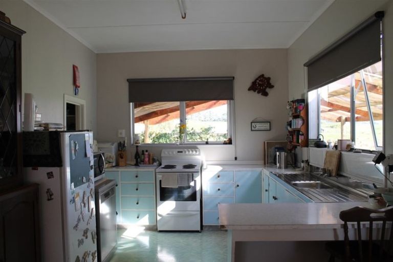 Photo of property in 212 Huarau Road, Whakapirau, Maungaturoto, 0583