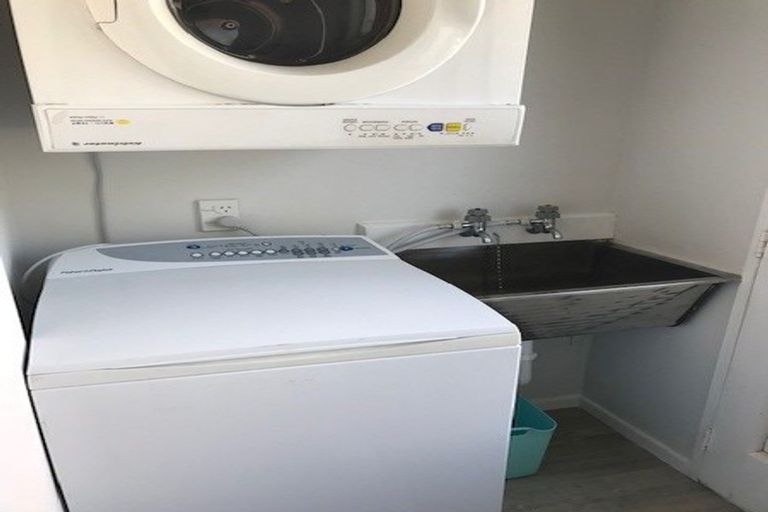 Photo of property in 1/41 Parkvale Road, Karori, Wellington, 6012