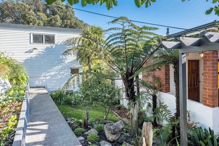 Photo of property in 57 Kinghorne Street, Strathmore Park, Wellington, 6022