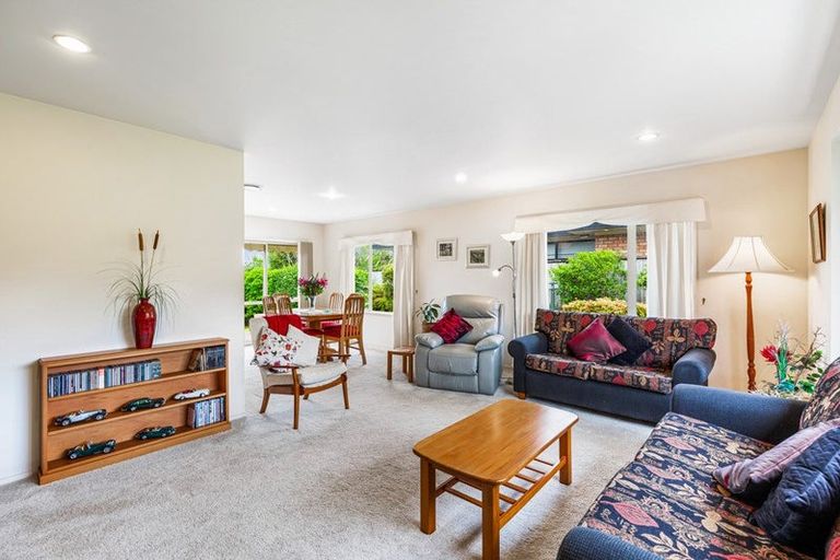 Photo of property in 8 Toledo Avenue, Henderson, Auckland, 0612