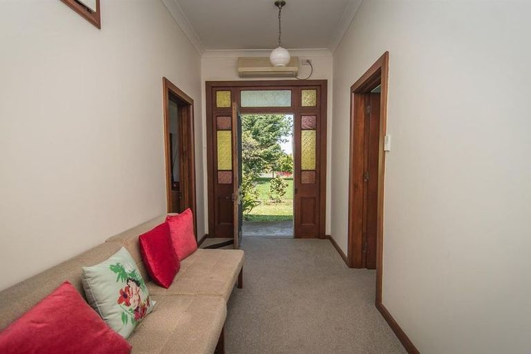Photo of property in 72 Timaru Road, Waimate, 7924