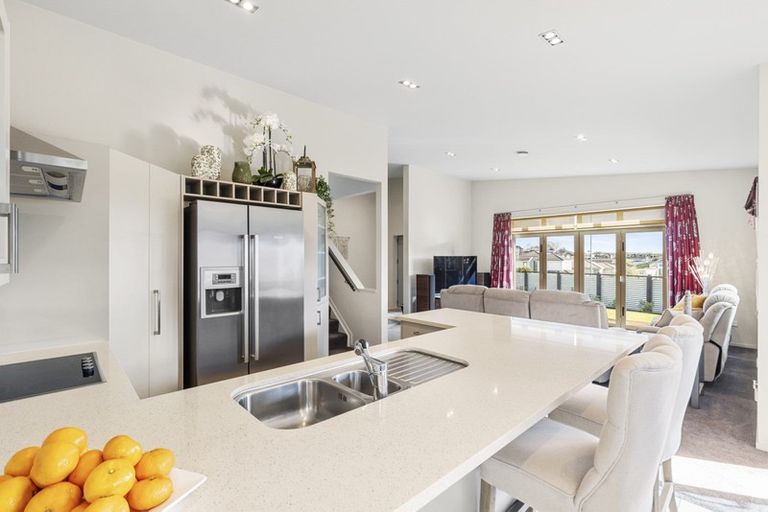 Photo of property in 53 Ina Ville Drive, Pukekohe, 2120