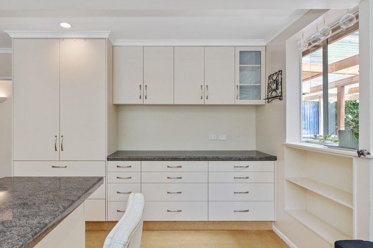 Photo of property in 8a Williams Terrace, Fitzherbert, Palmerston North, 4410