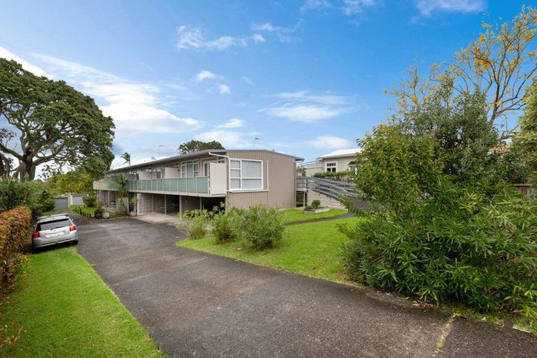 Photo of property in 10/77 Old Lake Road, Narrow Neck, Auckland, 0624