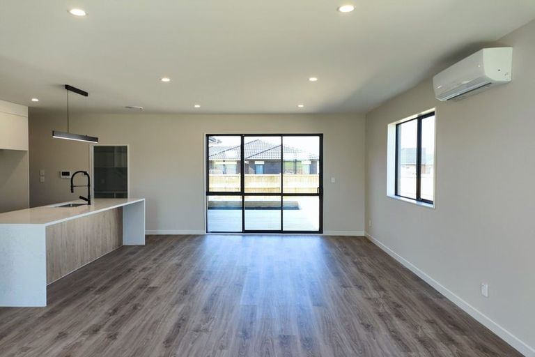 Photo of property in 8 Hoete Way, Tuakau, 2121