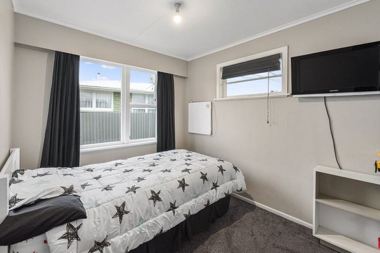 Photo of property in 41 Karaka Crescent, Levin, 5510