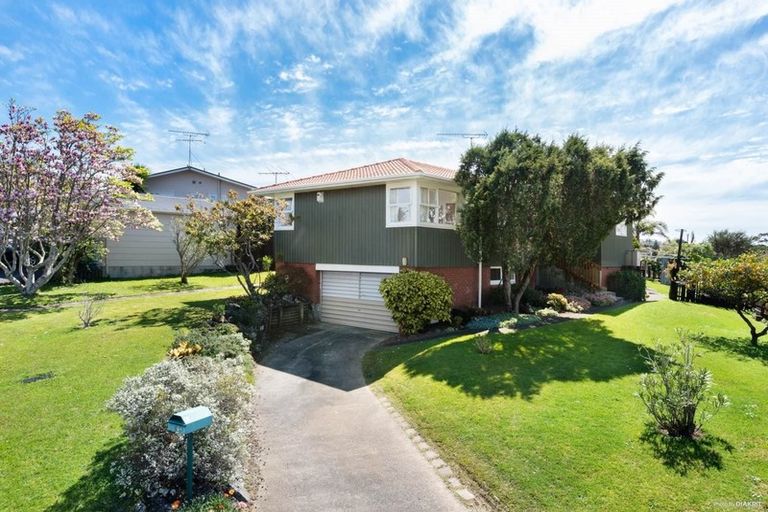 Photo of property in 46 Advene Road, Cockle Bay, Auckland, 2014