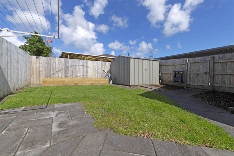 Photo of property in 3 Lori Place, Massey, Auckland, 0614