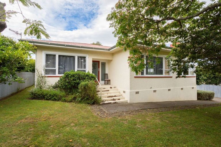 Photo of property in 4 Albert Street, Dannevirke, 4930