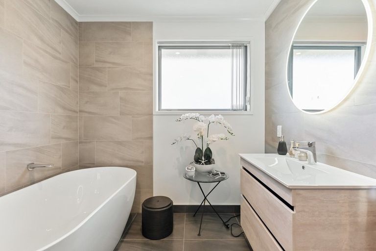 Photo of property in 11 Crickett Lane, Pokeno, 2471