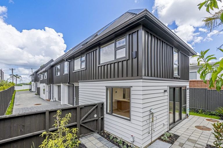 Photo of property in 71c Seaview Road, Castor Bay, Auckland, 0620
