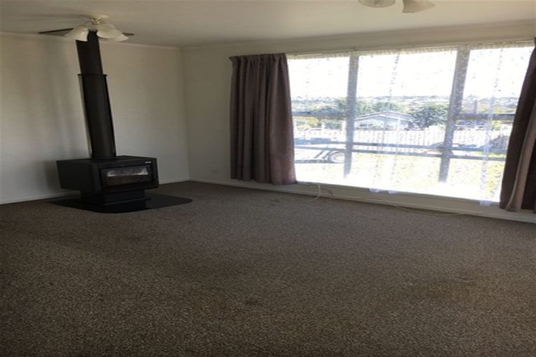 Photo of property in 28 Rena Place, West Harbour, Auckland, 0618