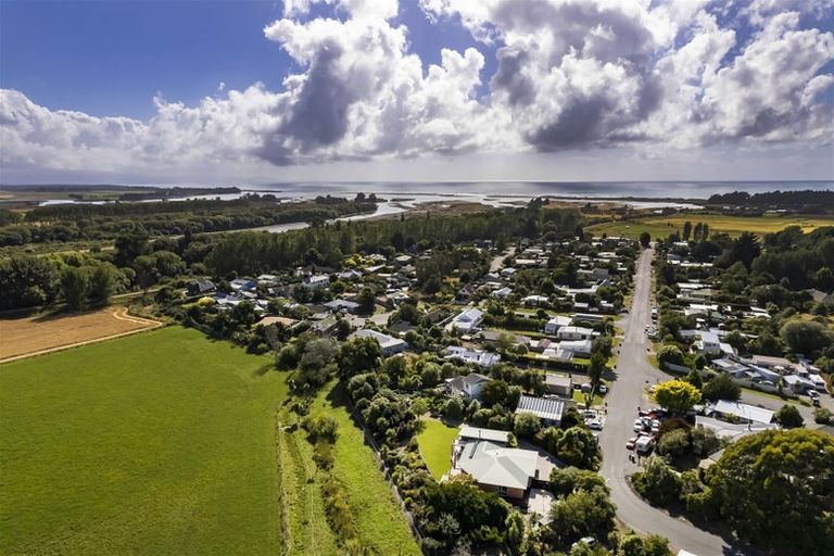 Photo of property in 54 Queens Avenue, Waikuku Beach, 7402