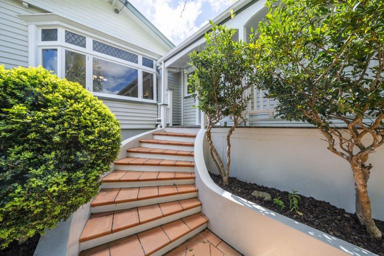 Photo of property in 29 Seaview Road, Paremata, Porirua, 5024