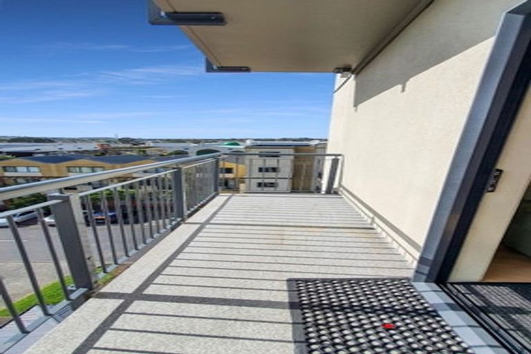 Photo of property in 5a/17 Crown Lynn Place, New Lynn, Auckland, 0600
