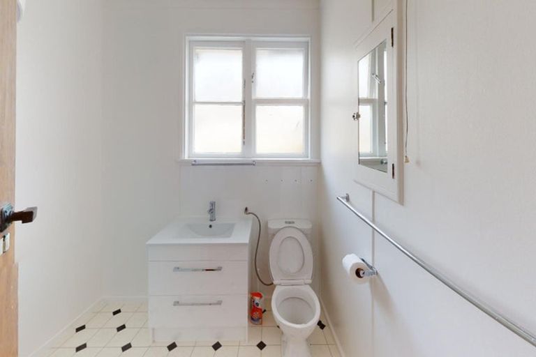 Photo of property in 643 Featherston Street, Roslyn, Palmerston North, 4414