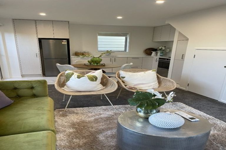 Photo of property in 8 Awaroa Road, Sunnyvale, Auckland, 0612