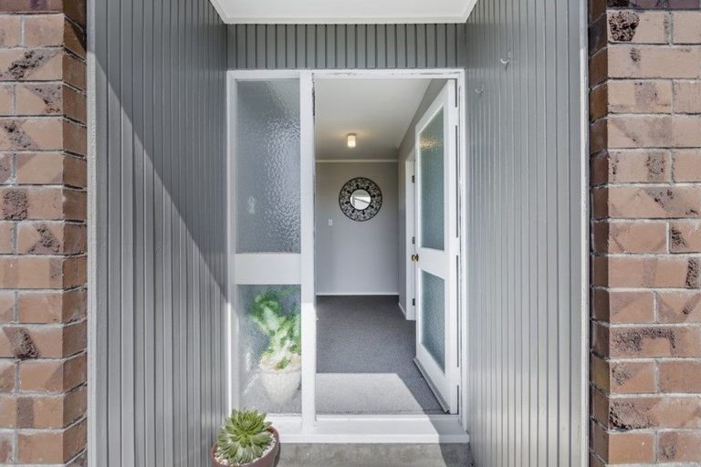 Photo of property in 1/12 Lydford Place, Glendene, Auckland, 0602