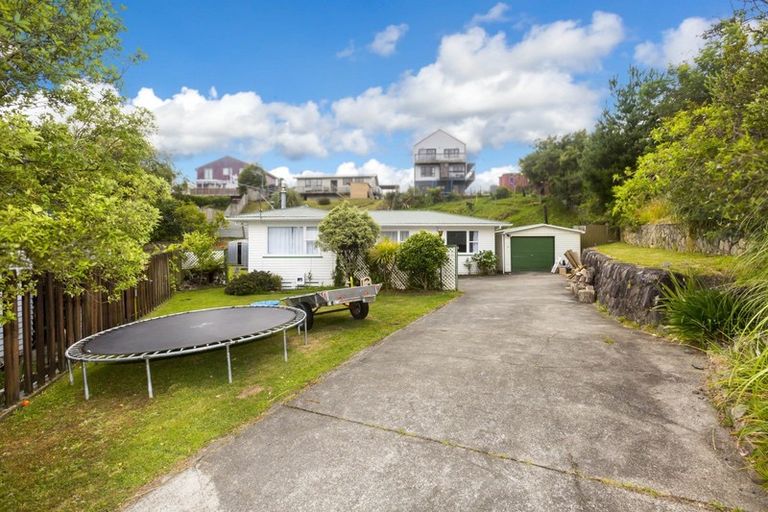Photo of property in 39 Vista Crescent, Maoribank, Upper Hutt, 5018