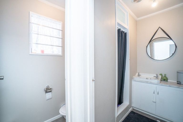 Photo of property in 12 Kowhai Avenue, Takaro, Palmerston North, 4410