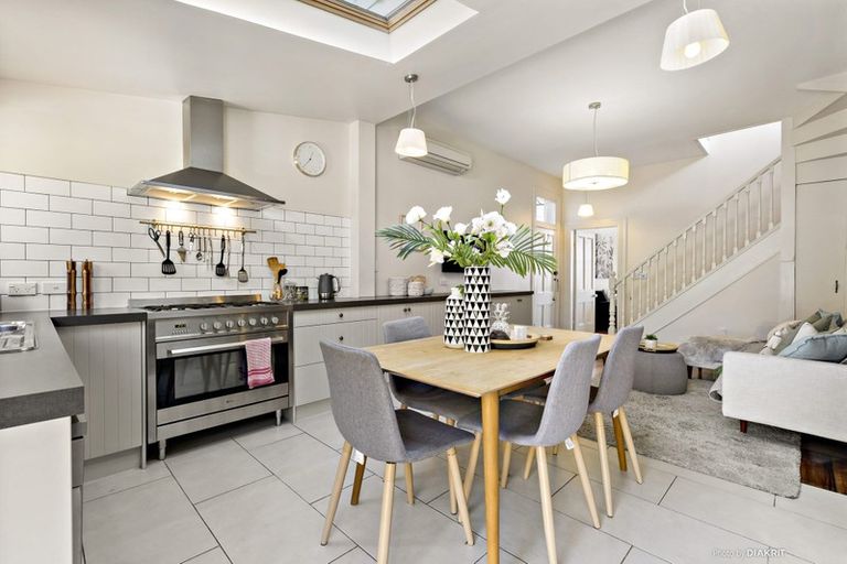 Photo of property in 5b Saint Mary Street, Thorndon, Wellington, 6011