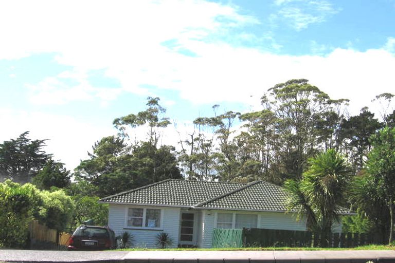 Photo of property in 42 Sunnyside Road, Sunnyvale, Auckland, 0612