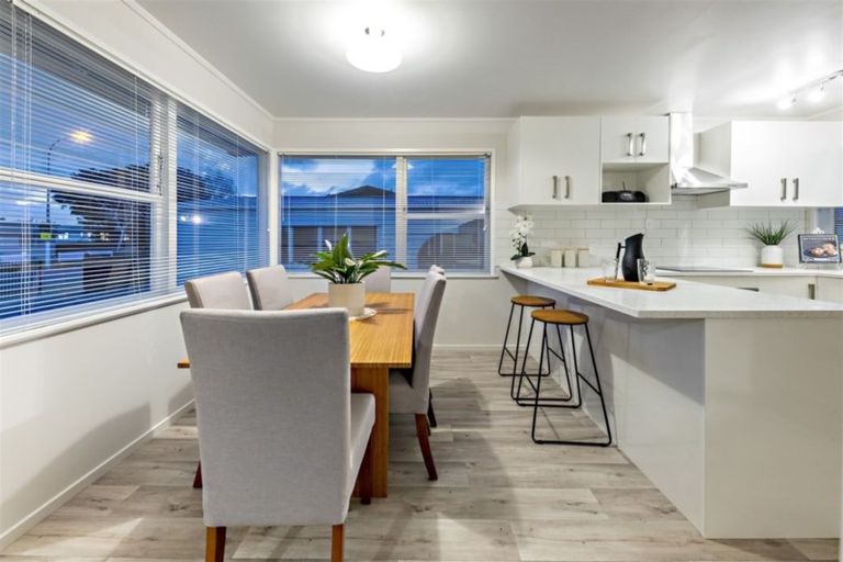 Photo of property in 135 Rowandale Avenue, Manurewa, Auckland, 2102