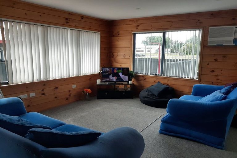 Photo of property in 10 Sutton Road, Drury, 2113