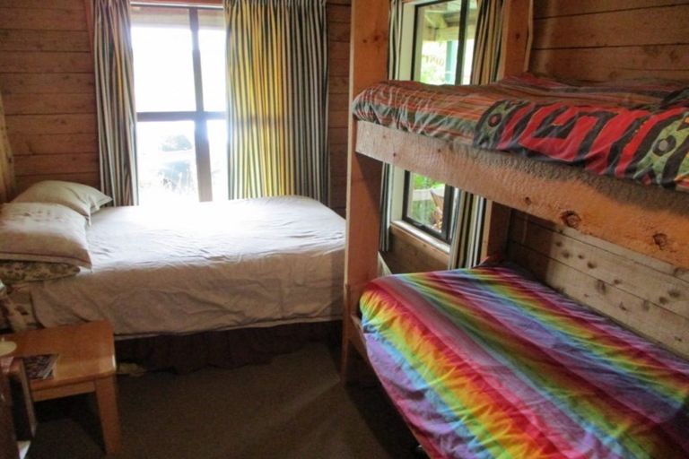 Photo of property in 19 Ivy Terrace, Moana, 7872