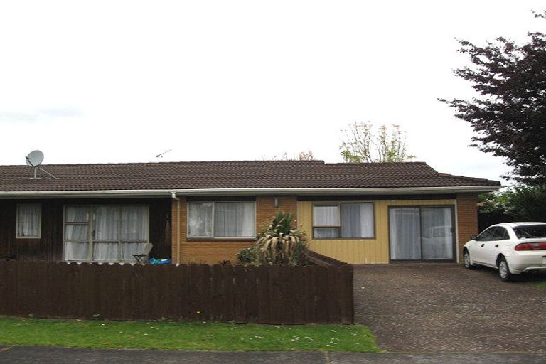 Photo of property in 2 Kirrama Place, Conifer Grove, Takanini, 2112