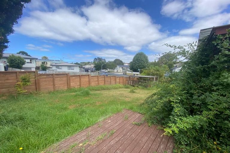 Photo of property in 34 Claverdon Drive, Massey, Auckland, 0614