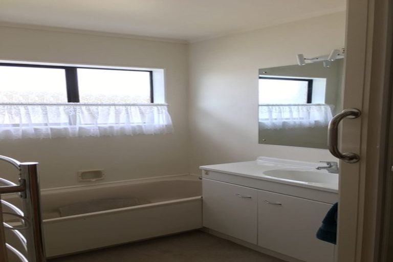 Photo of property in 1/222 Centreway Road, Orewa, 0931