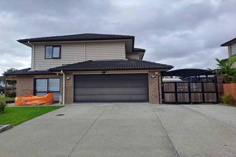 Photo of property in 2 Kirikiri Drive, Papakura, 2110