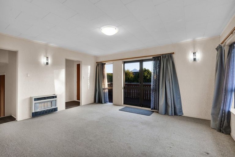 Photo of property in 8a Keats Place, Whalers Gate, New Plymouth, 4310