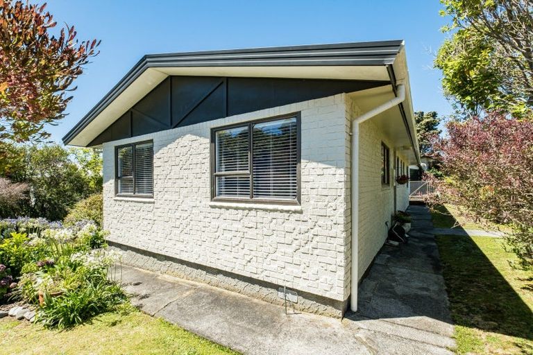 Photo of property in 90 Omapere Street, Whitby, Porirua, 5024