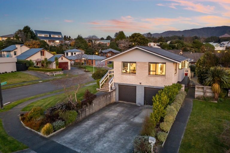 Photo of property in 32 Clearwater Terrace, Brown Owl, Upper Hutt, 5018